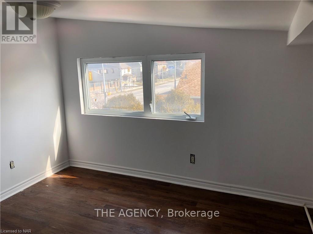 496 Main Street W Property Photo 13