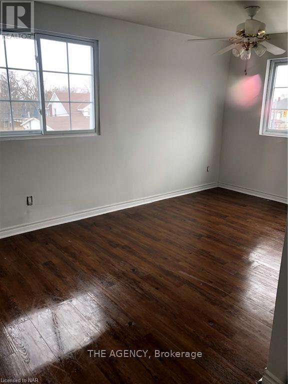 496 Main Street W Property Photo 14