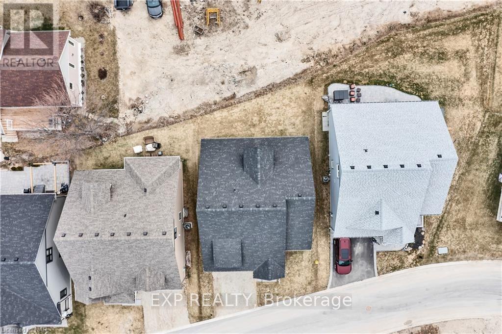 156 Schooners Lane Property Photo 8