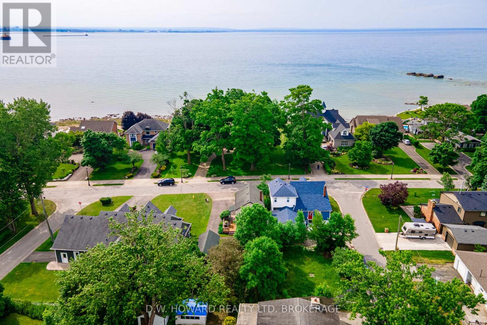 692 Lakeshore Road Property Photo 2