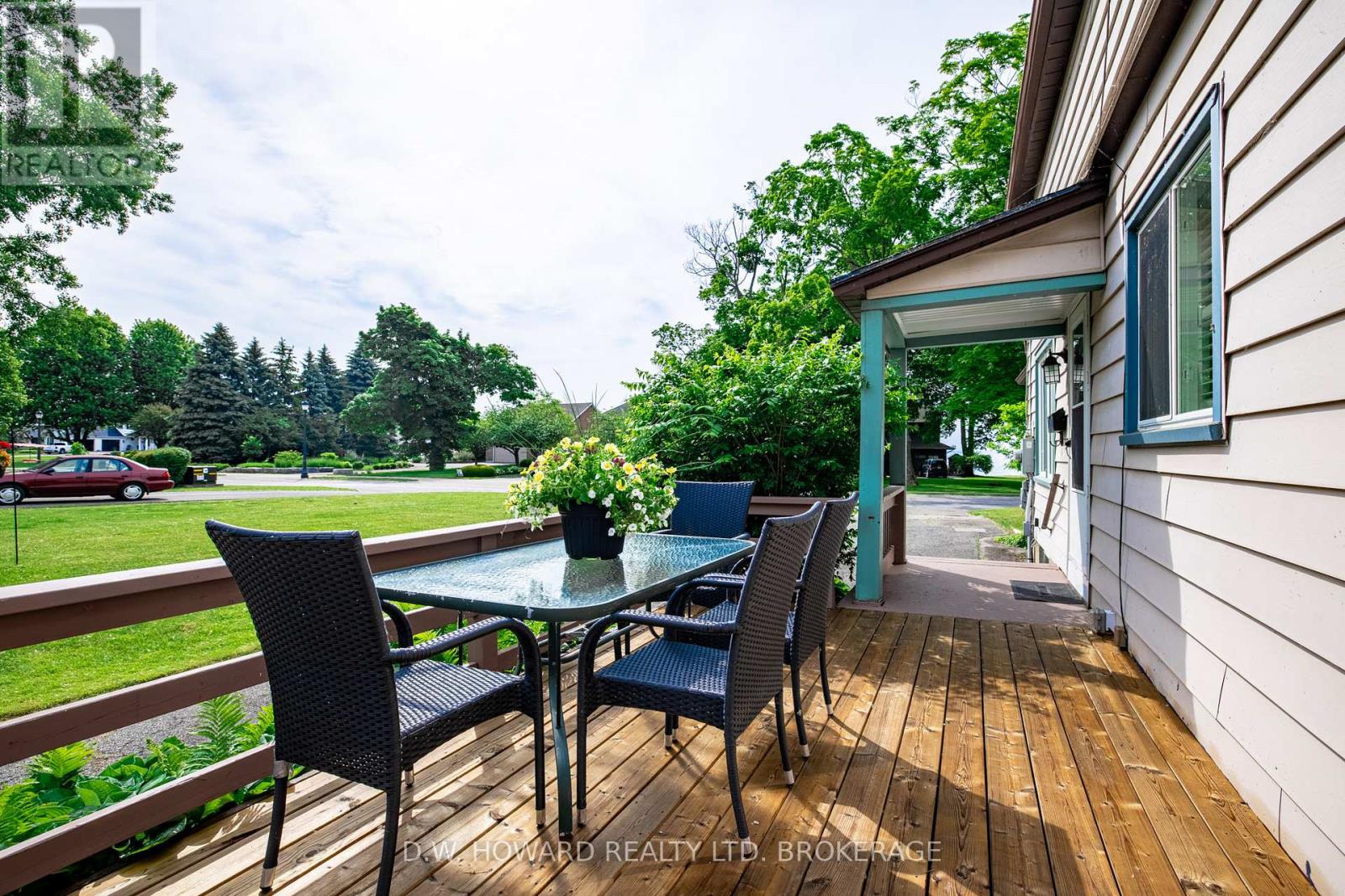 692 Lakeshore Road Property Photo 3