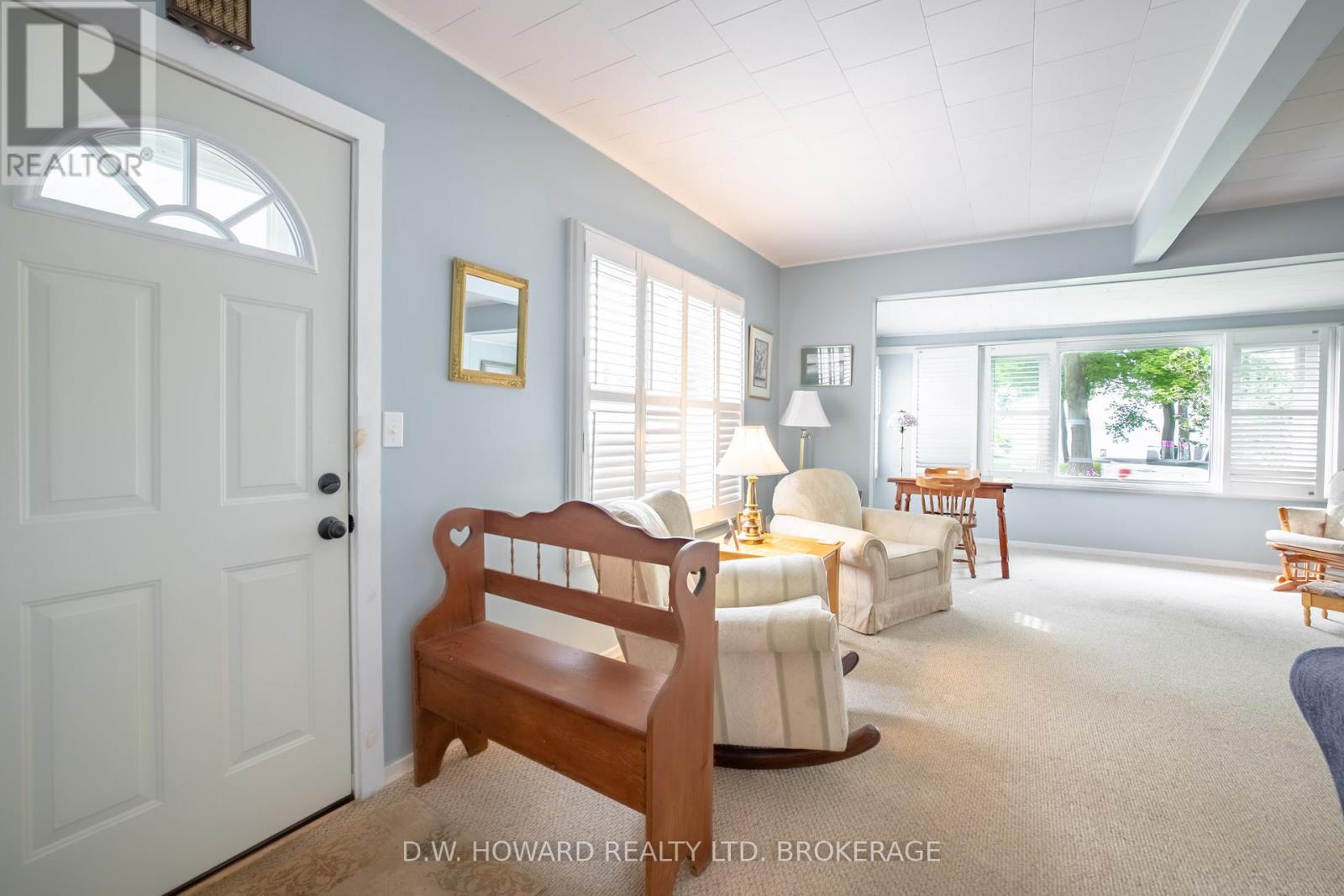 692 Lakeshore Road Property Photo 4