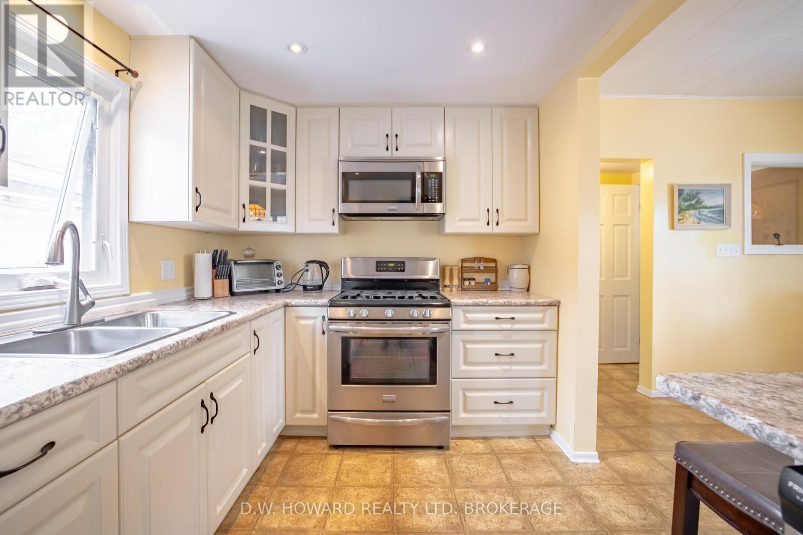 692 Lakeshore Road Property Photo 11