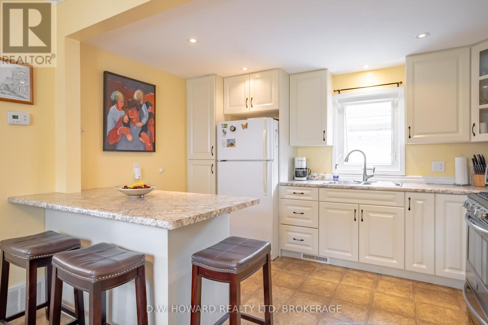 692 Lakeshore Road Property Photo 12