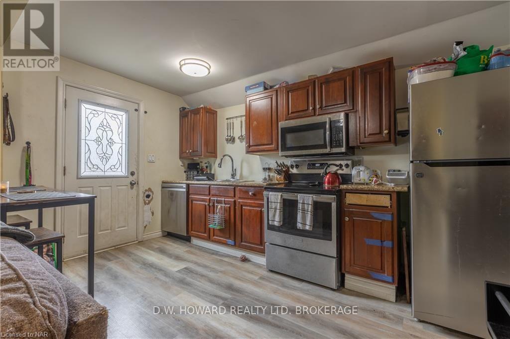 77 Chippawa Road Property Photo 15