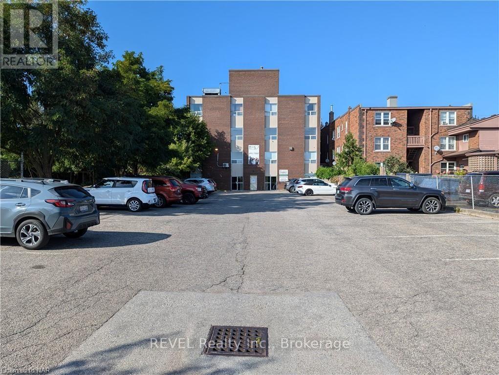 302 - 112 Queenston Street Property Photo 3