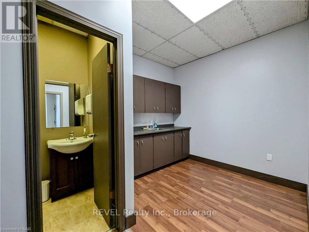 302 - 112 Queenston Street Property Photo 5
