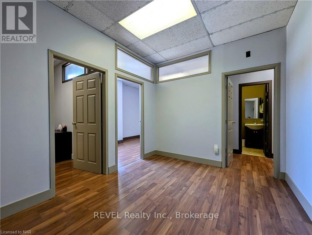 302 - 112 Queenston Street Property Photo 7