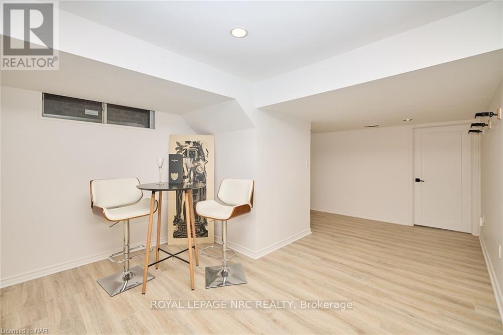 2459 Noella Crescent Property Photo 34