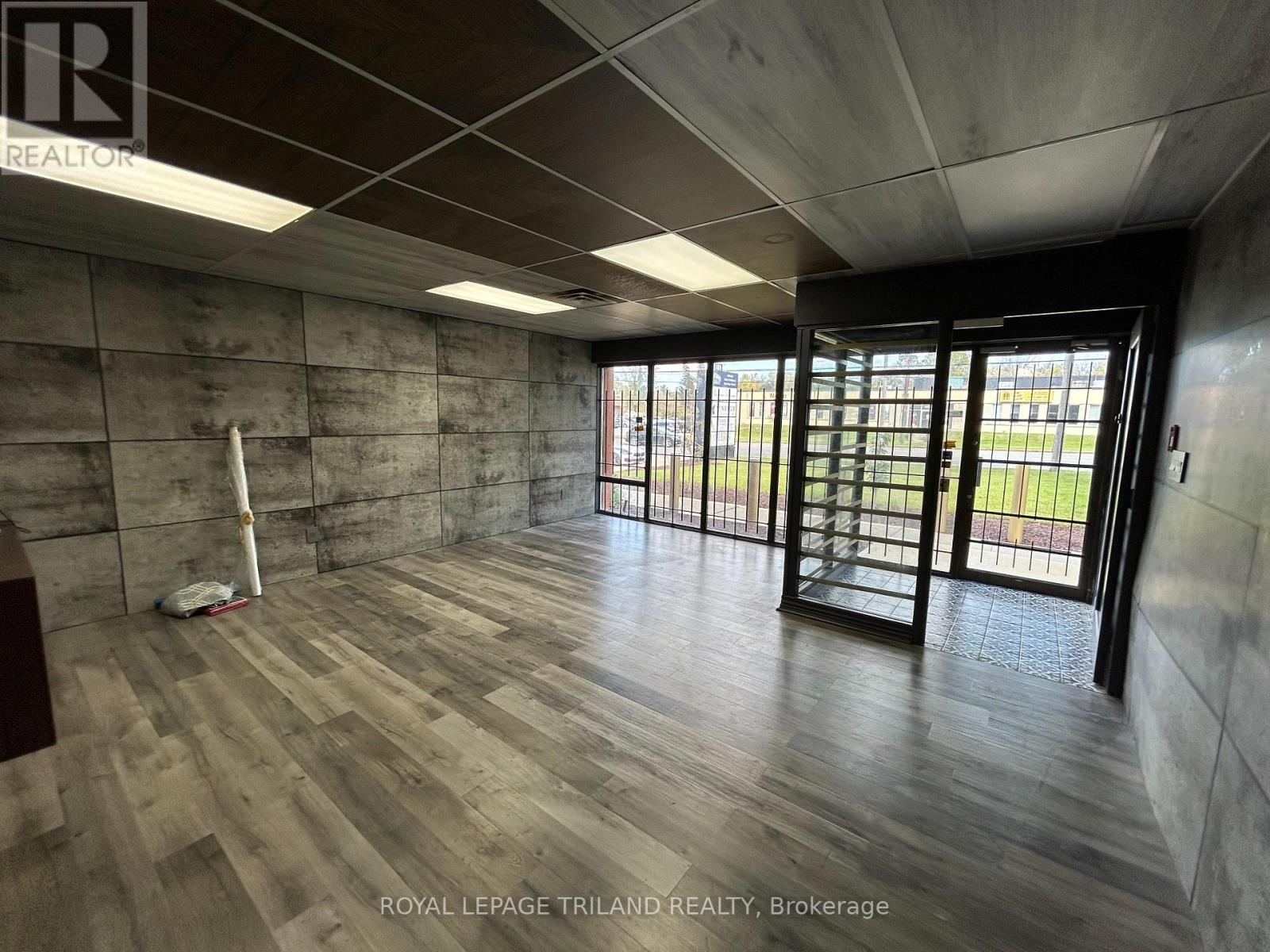 189 Adelaide Street S Property Photo 2
