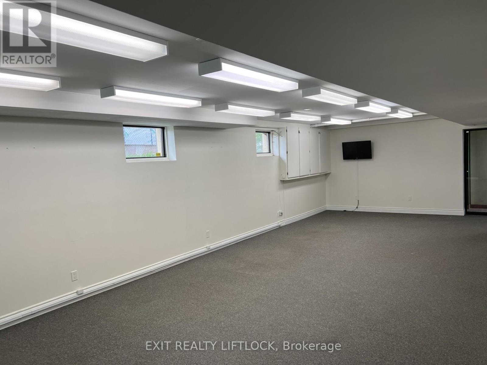 169 Lansdowne Street E Property Photo 5