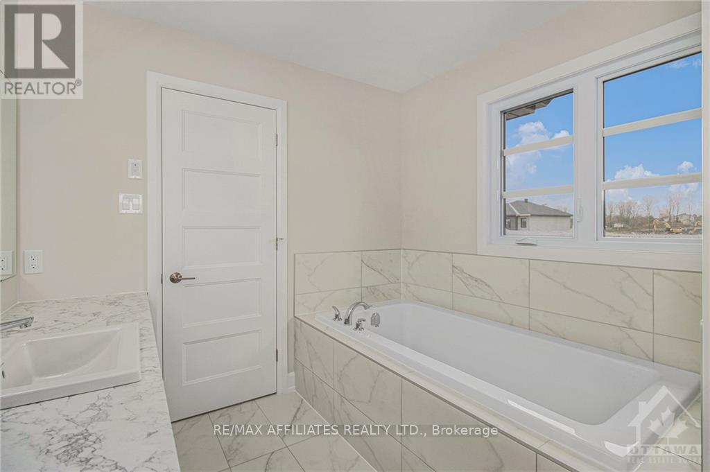 1219 Montblanc Crescent Property Photo 14