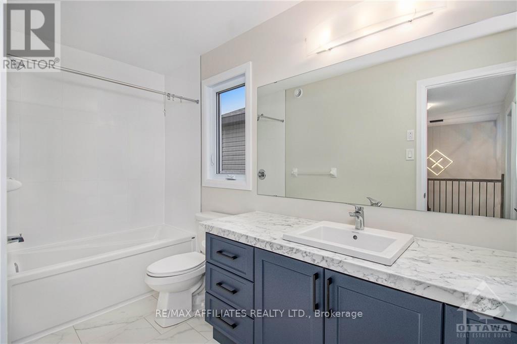1207 Montblanc Crescent Property Photo 9