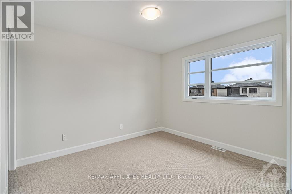 1205 Montblanc Crescent Property Photo 12