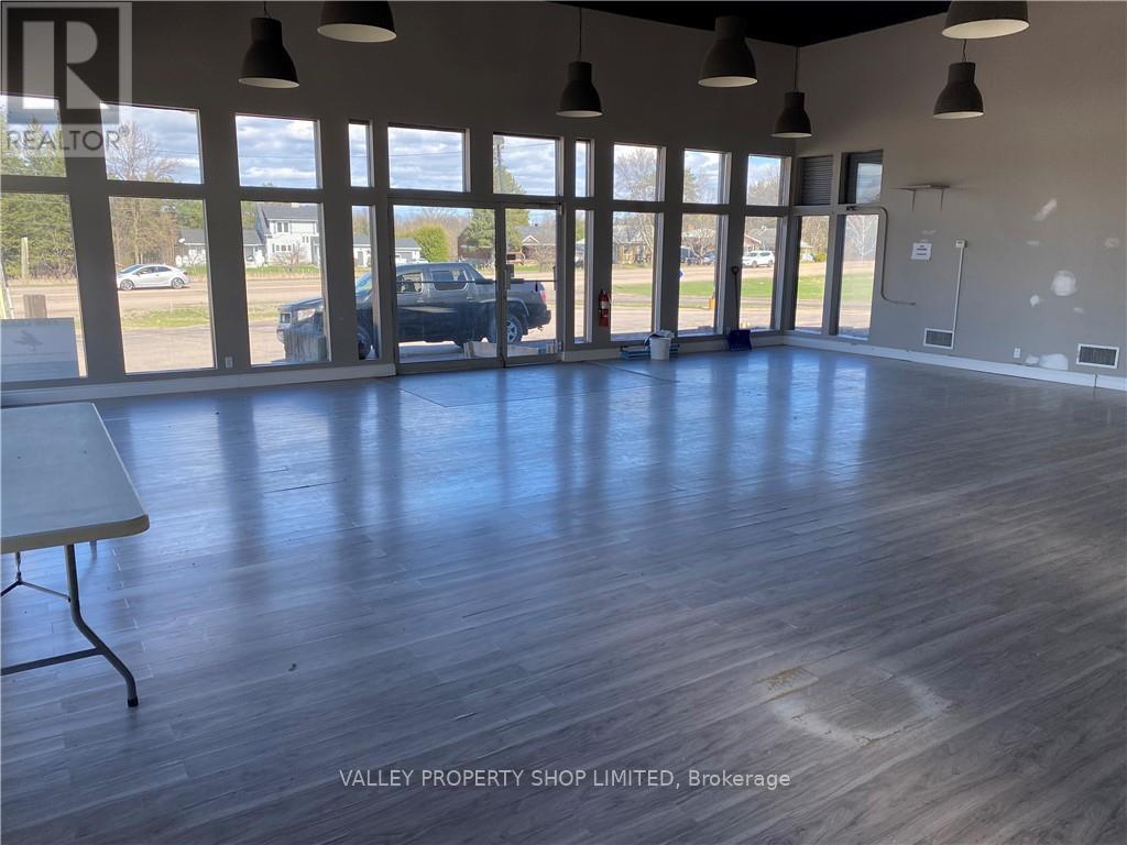 1352 Pembroke Street Property Photo 4