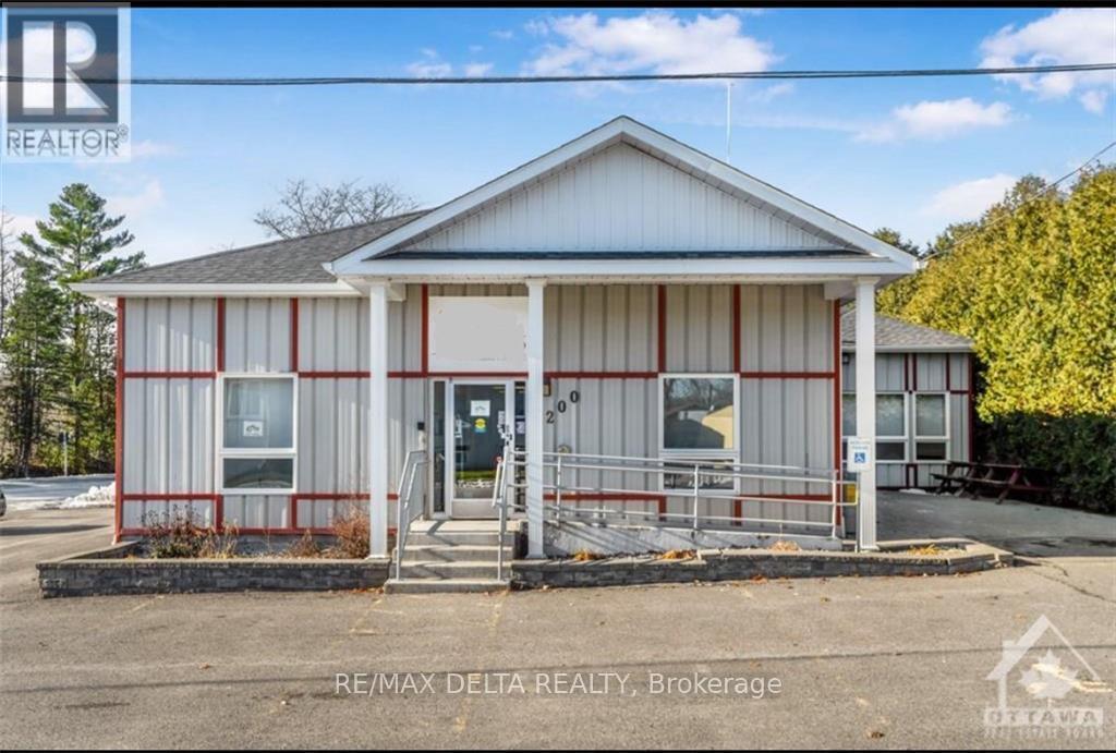 200 Du Comte Street Property Photo 2