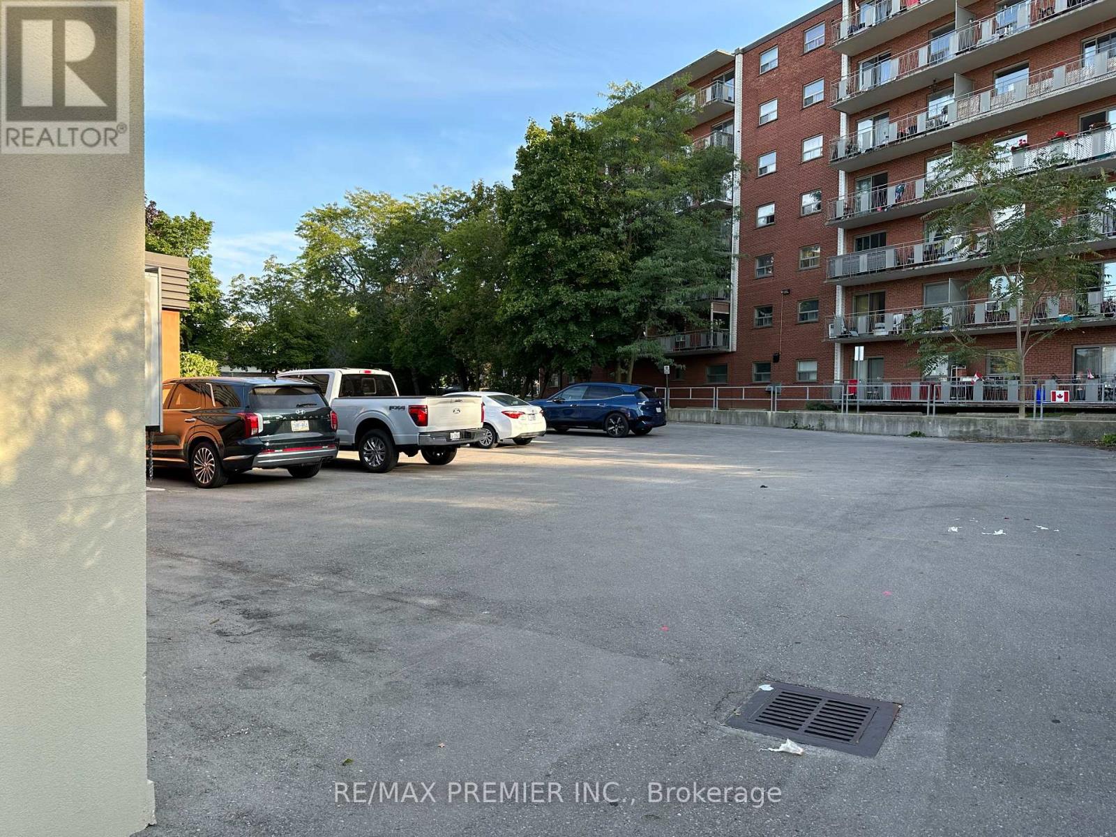 M04-b - 70 King Street E Property Photo 16