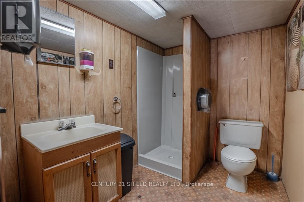 1420 Boundary Road Property Photo 14