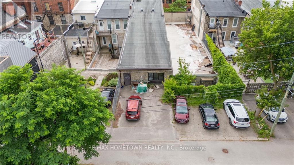18 King Street W Property Photo 2