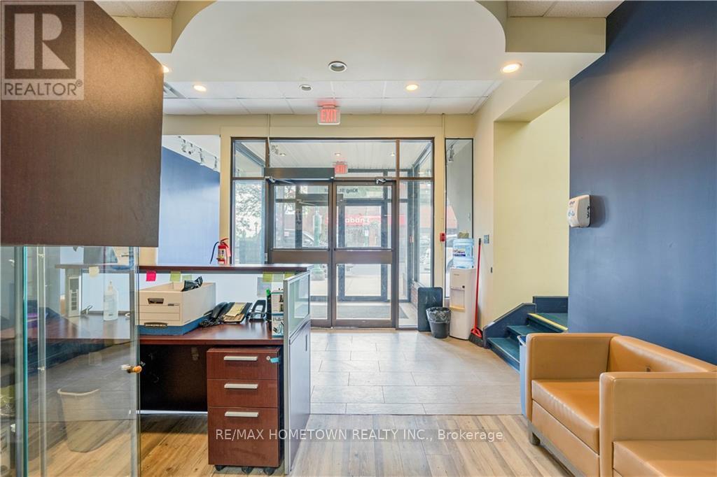 18 King Street W Property Photo 6