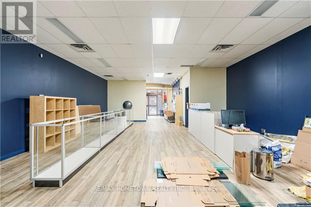 18 King Street W Property Photo 8