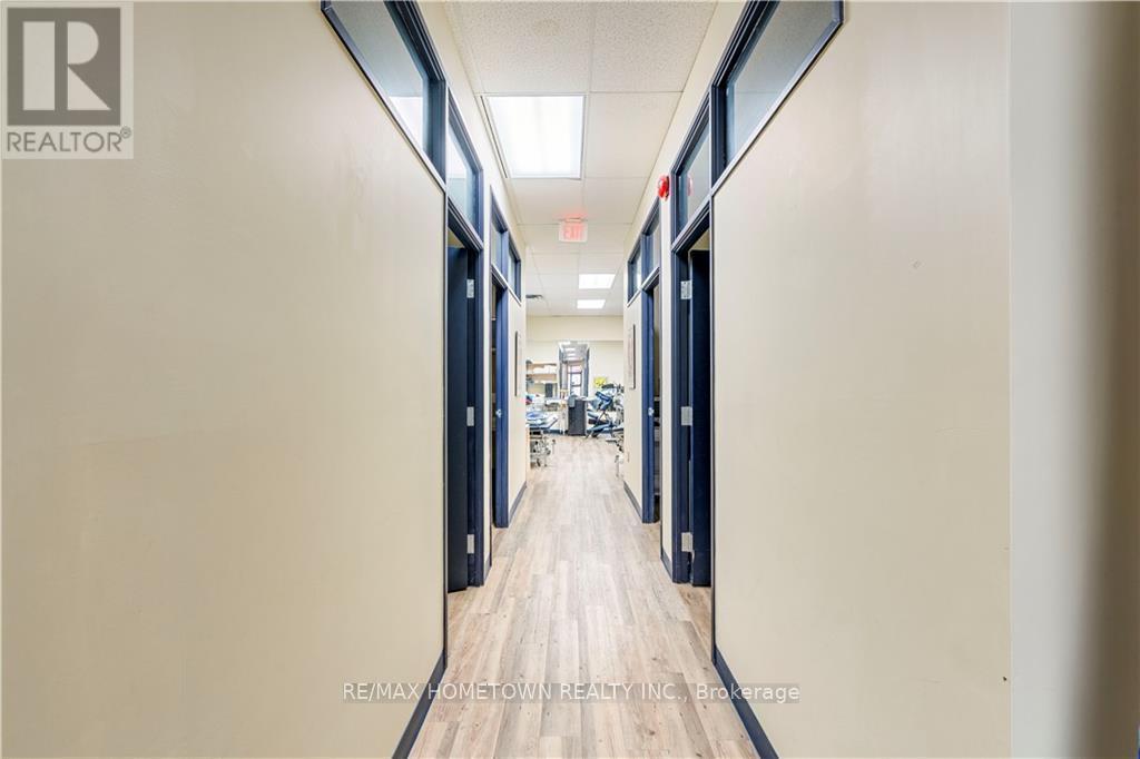 18 King Street W Property Photo 9