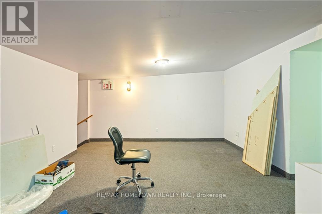 18 King Street W Property Photo 18