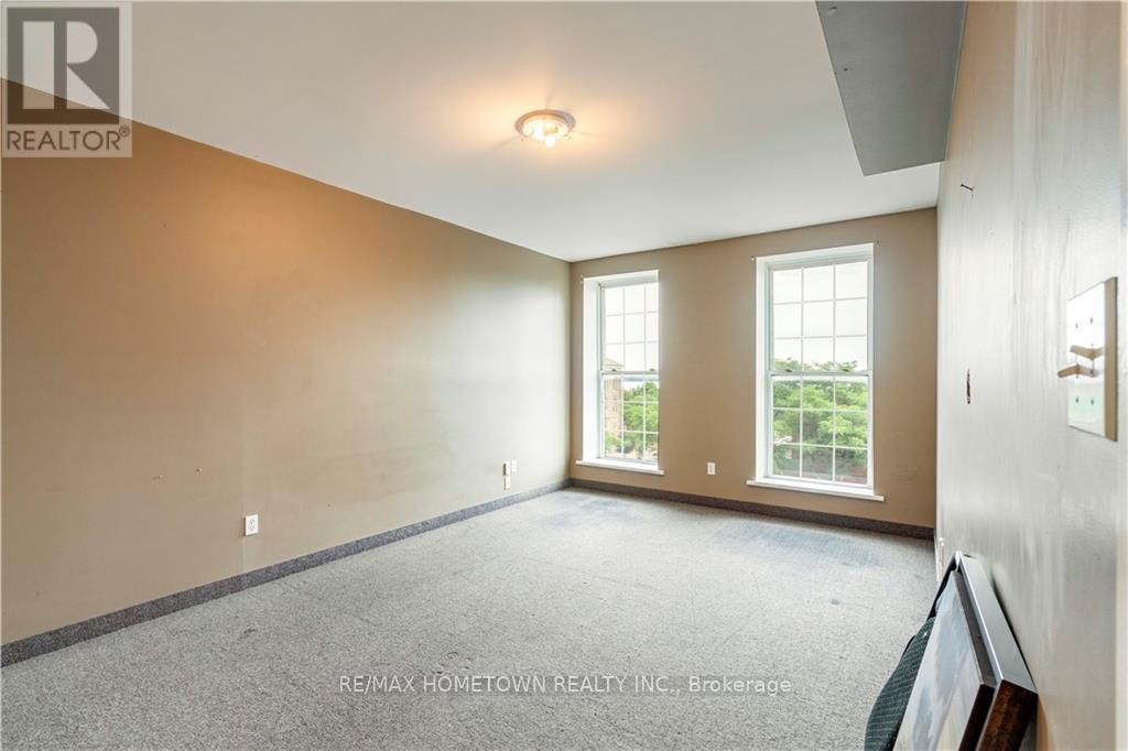 18 King Street W Property Photo 21