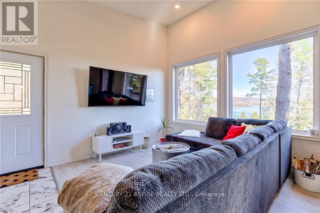 355 Greenway Drive Property Photo 10