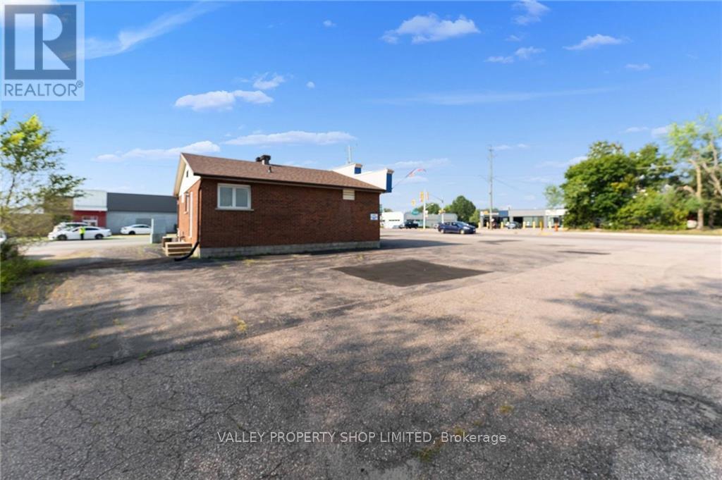 3436 Petawawa Boulevard Property Photo 26