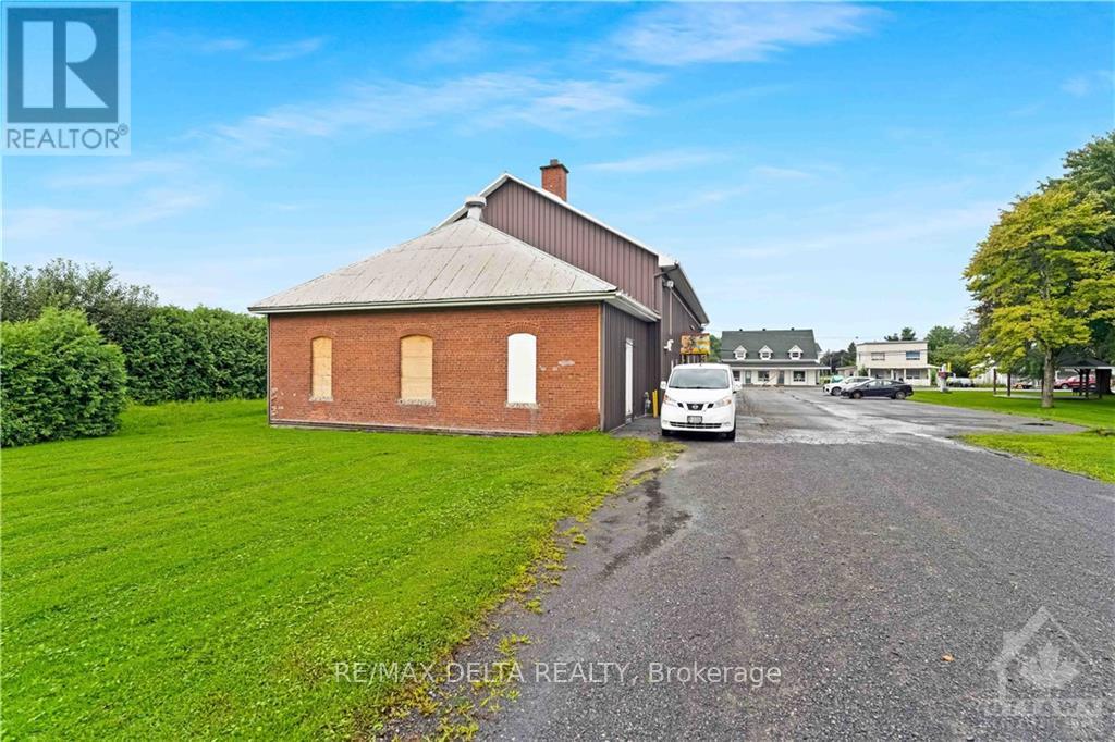 3779 Champlain Street Property Photo 4