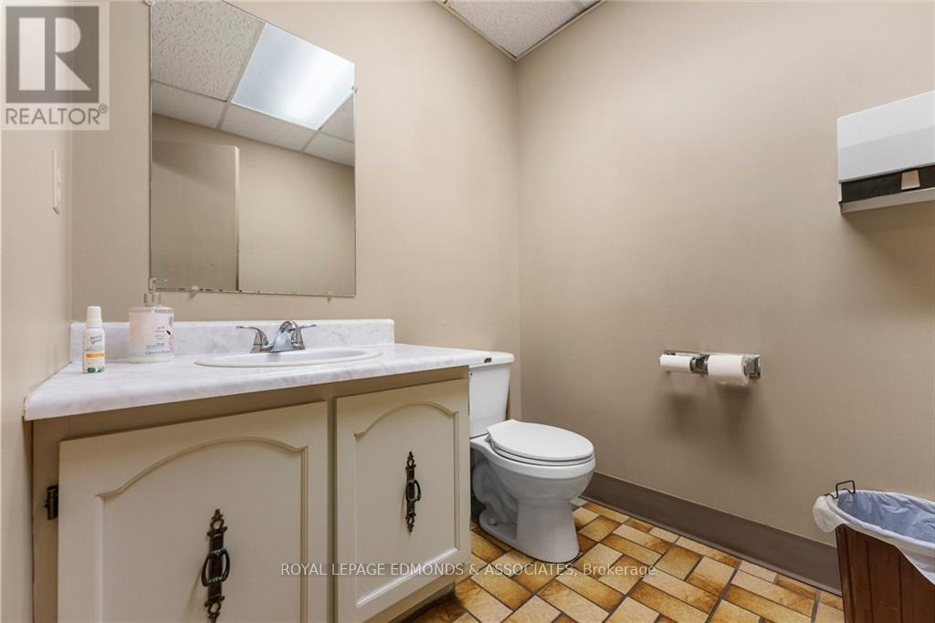 D - 270 Lake Street Property Photo 14