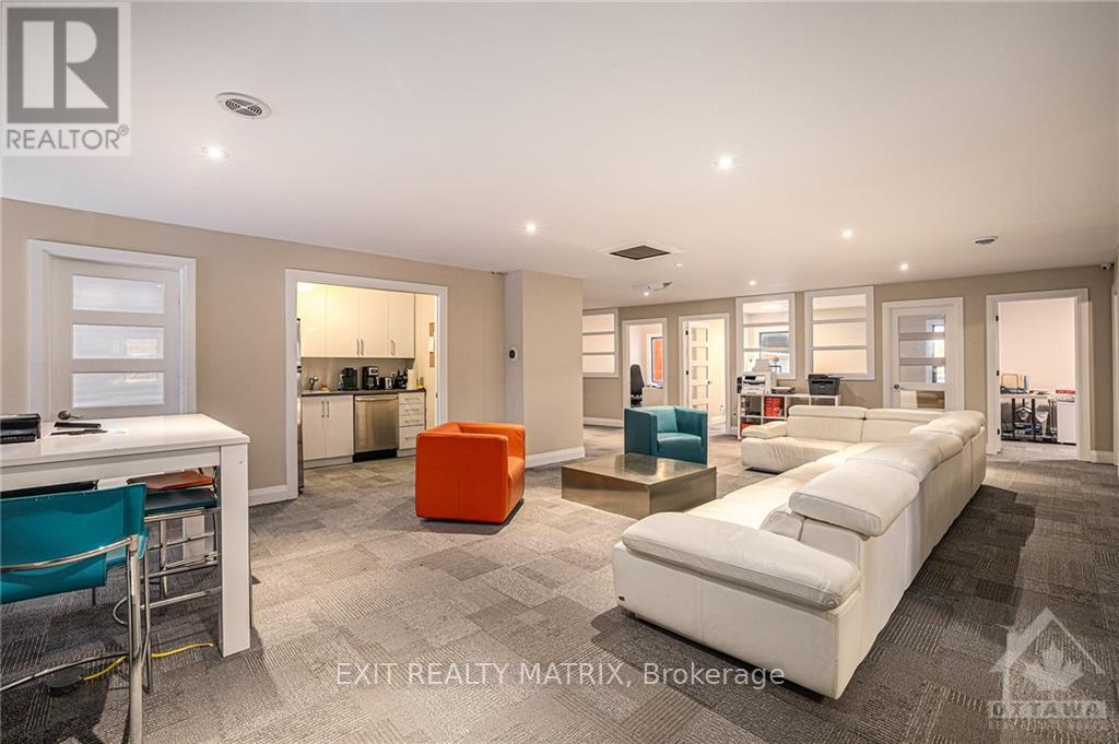 3e - 1877 Merivale Road Property Photo 3