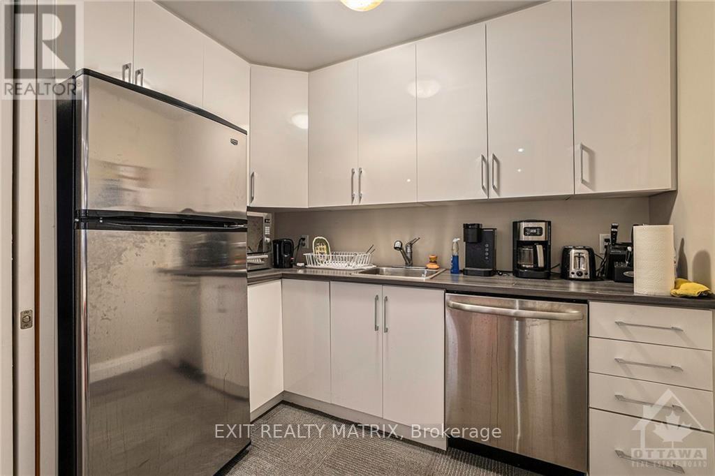 3e - 1877 Merivale Road Property Photo 4