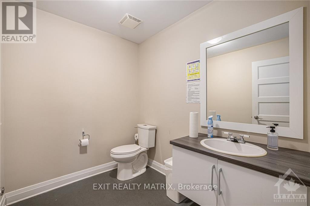3e - 1877 Merivale Road Property Photo 5