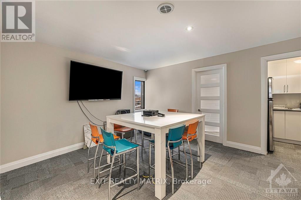 3e - 1877 Merivale Road Property Photo 6