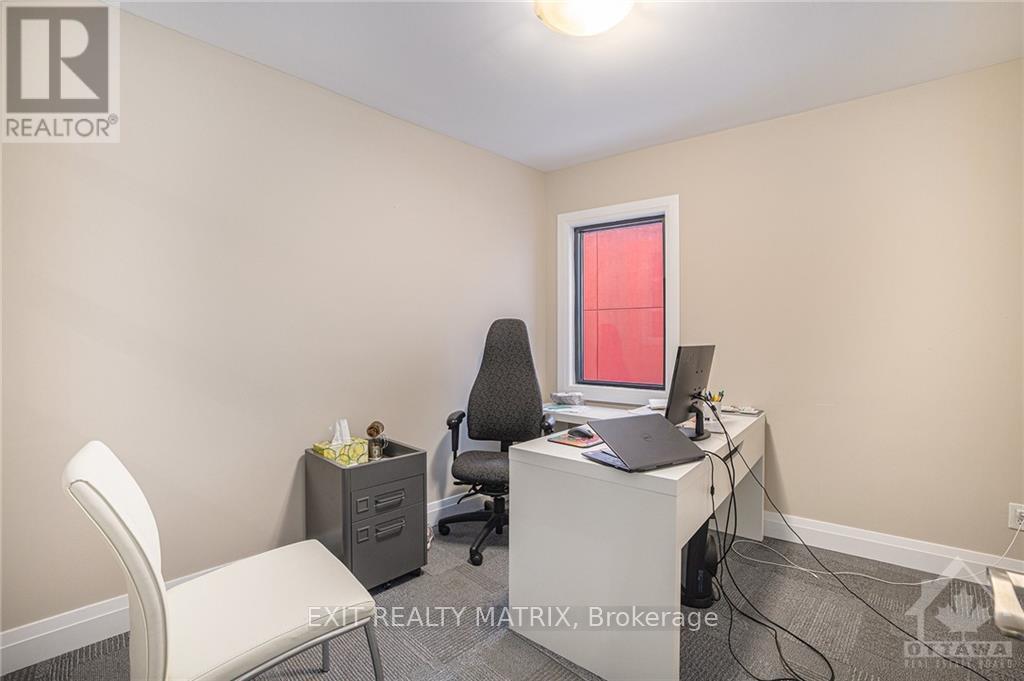 3e - 1877 Merivale Road Property Photo 7