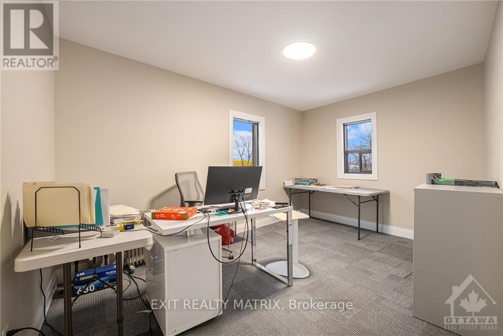 3e - 1877 Merivale Road Property Photo 8