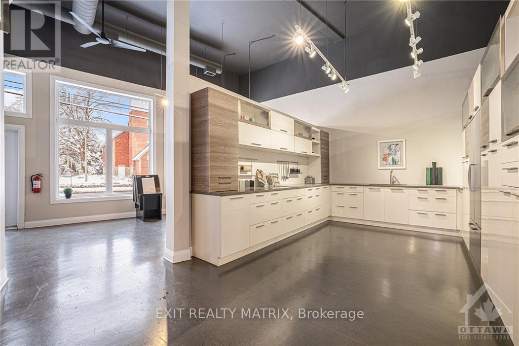 2 - 1877 Merivale Road Property Photo 6