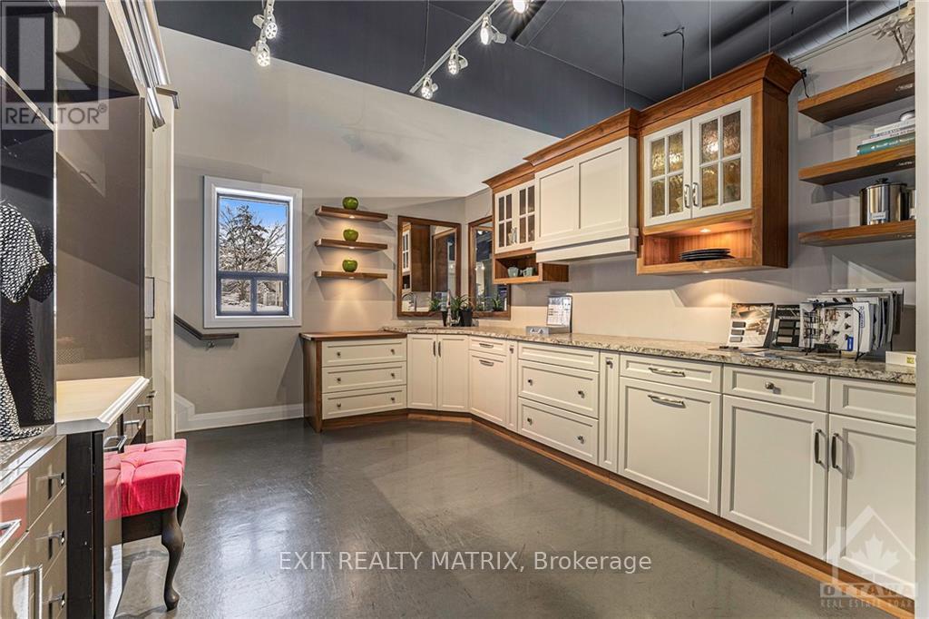 2 - 1877 Merivale Road Property Photo 9