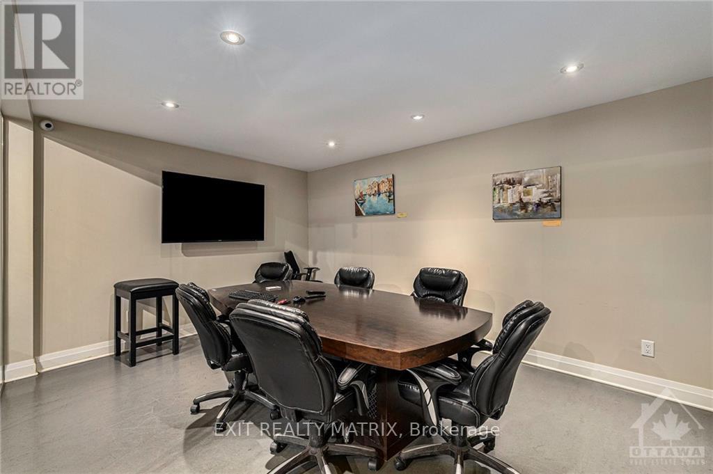 2 - 1877 Merivale Road Property Photo 12