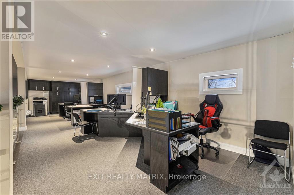 2 - 1877 Merivale Road Property Photo 14