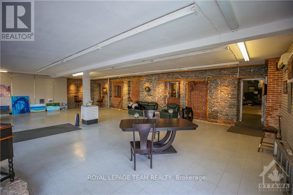26 King Street E Property Photo 3