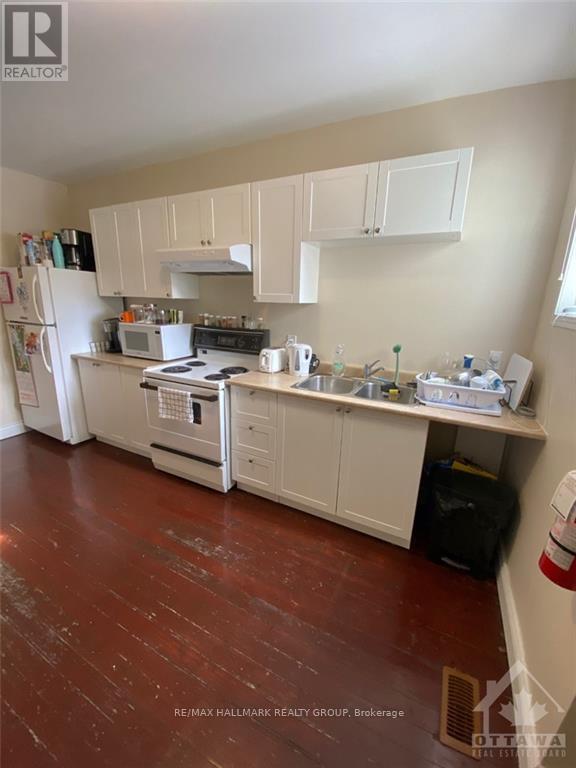 260,262,264 Bronson Avenue Property Photo 8