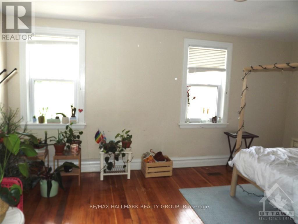 260,262,264 Bronson Avenue Property Photo 17