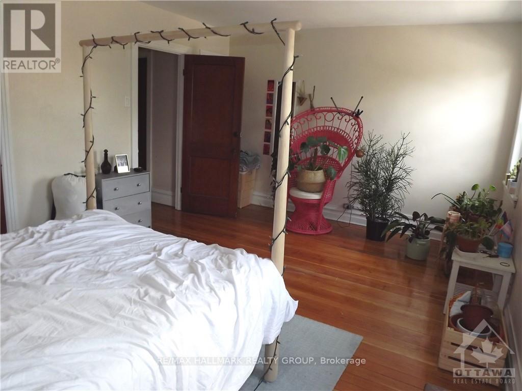 260,262,264 Bronson Avenue Property Photo 18