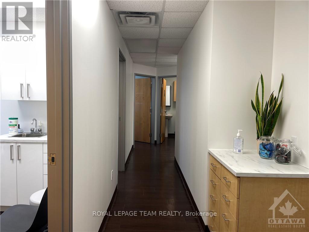 501 - 1081 Carling Avenue Property Photo 5