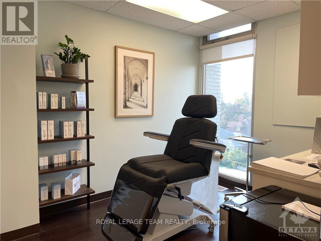 501 - 1081 Carling Avenue Property Photo 6