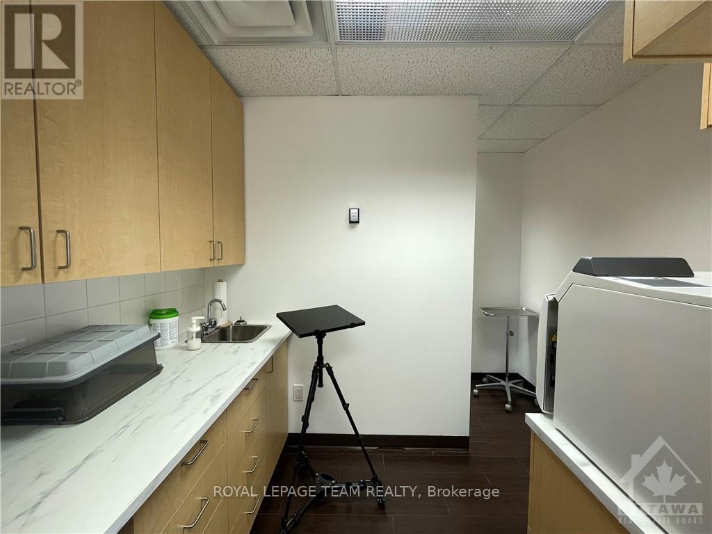 501 - 1081 Carling Avenue Property Photo 12