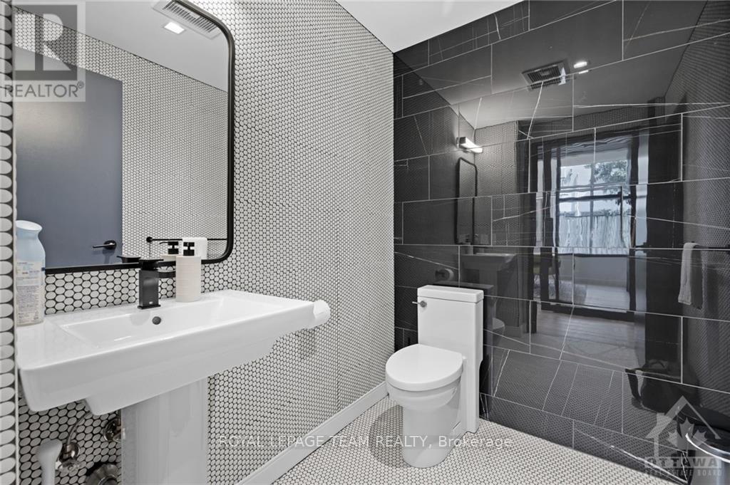 600 - 2725 Queensview Drive Property Photo 5